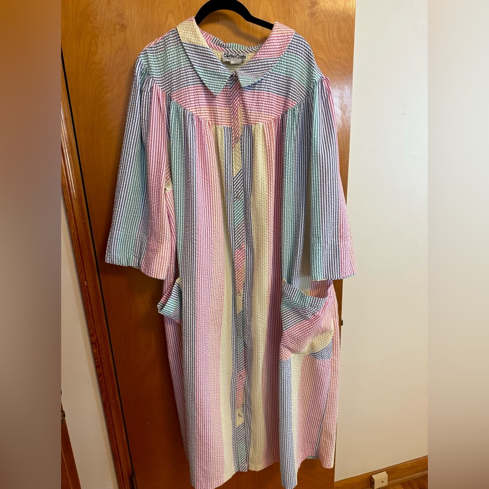 Vintage 80s Seersucker Striped Multicolor Plus-Size Robe - Saybury Coffee Coats